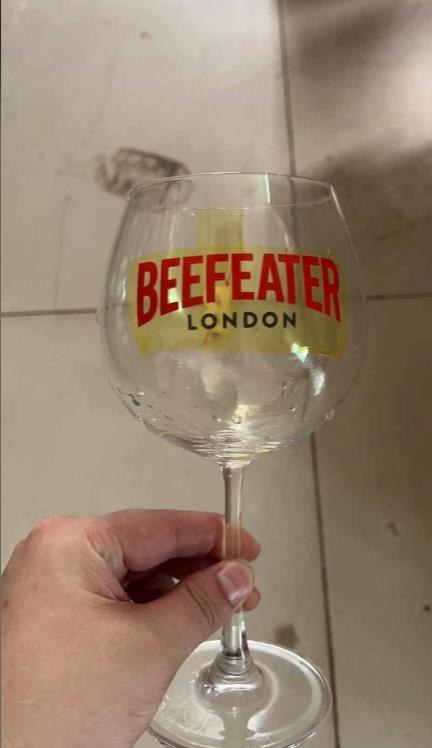 Branded goblet glass for on-premise service