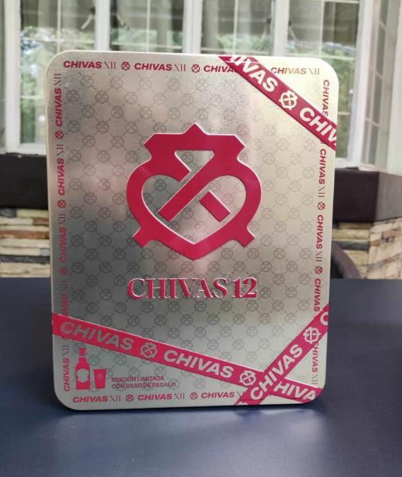 Custom-printed collector tin for a whisky gift pack